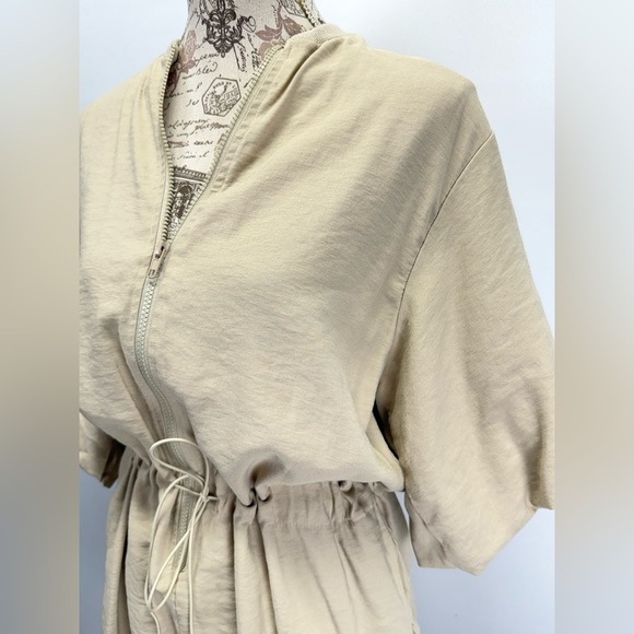 PAPERLLL Tan Women's Zip front puff sleeve romper size S - Picture 3 of 11